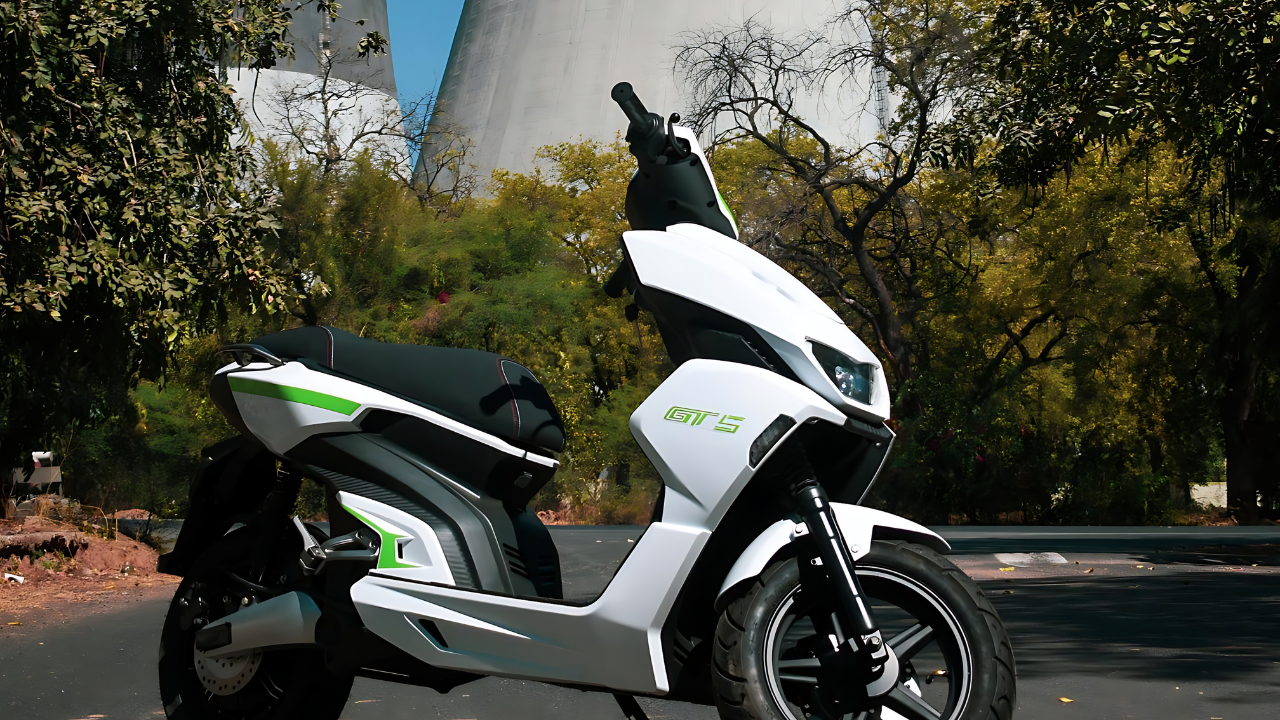 White Carbon Motors GT5 Electric Scooter - Range Up To 150 Kms